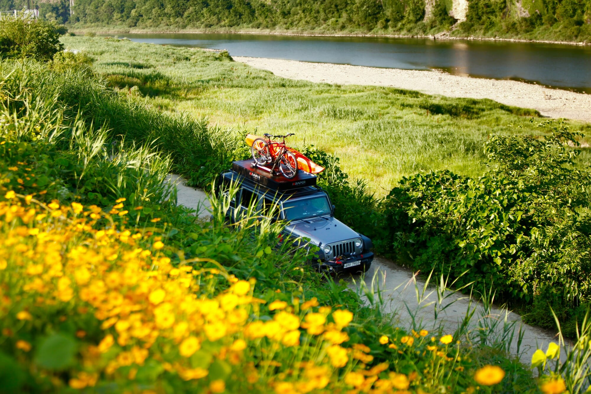 En la X-Cover de iKamper se puede transportar bastante. La tienda de campaña de techo está equipada con barras transversales. Foto: CAMPWERK