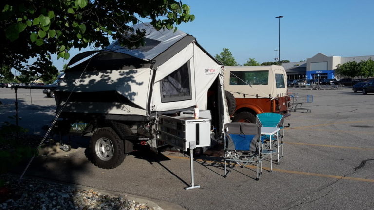 Preguntar no cuesta nada: Con permiso, a menudo se puede aparcar simplemente en los enormes aparcamientos de las grandes cadenas de supermercados...