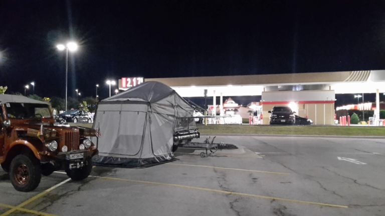 ...y las patrullas de policía comprueban por la noche si todo está en orden.