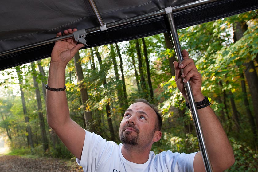 Cierre de liberación rápida. Para un ajuste rápido de los postes telescópicos, todos ellos están equipados con cierres de liberación rápida.