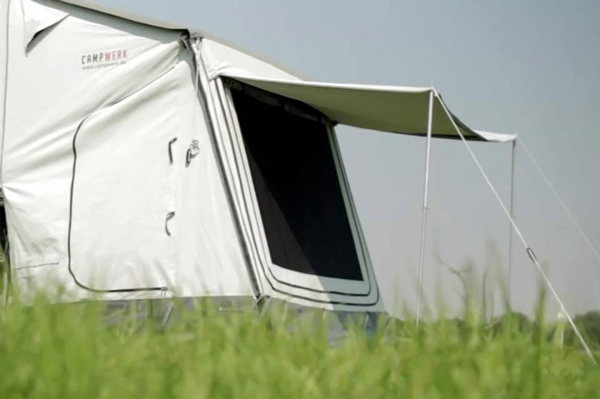 Set de soportes para ventanas. Con los soportes, las capas exteriores de las ventanas de la tienda pueden utilizarse como toldos para proporcionar sombra adicional. Es ideal para aparcar las bicicletas debajo y mantenerlas secas, disfrutando así de más comodidad y flexibilidad al acampar.