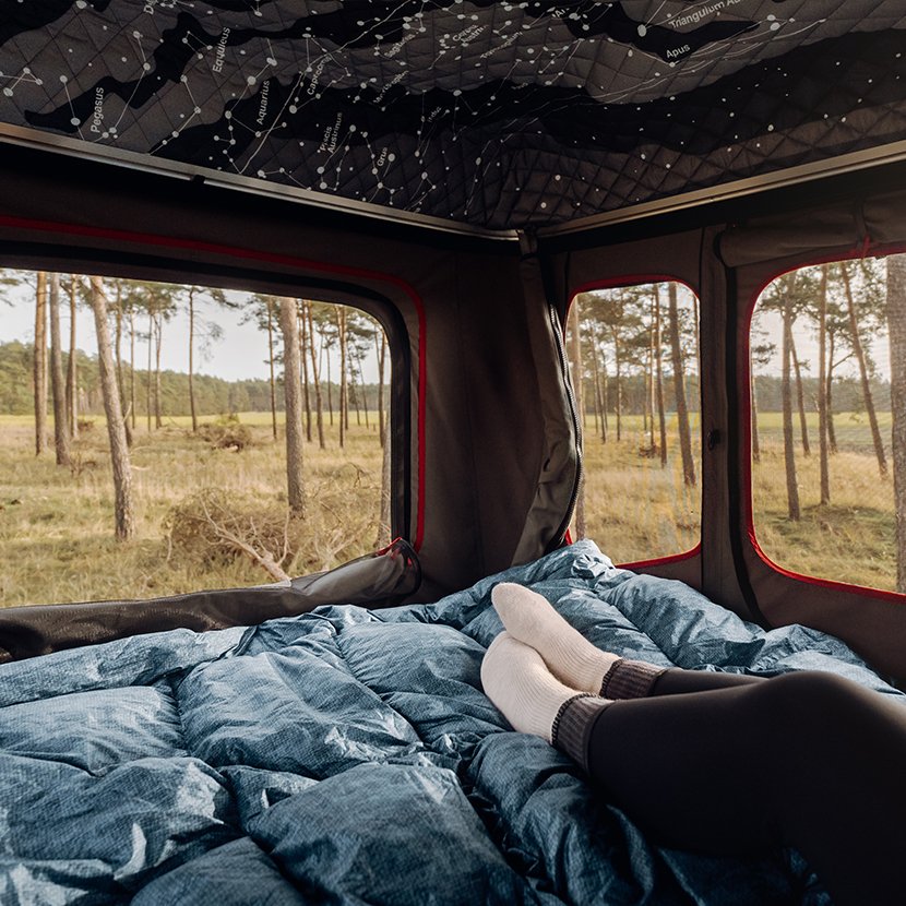 Clima aireado. Las grandes ventanas y entradas se pueden abrir completamente o asegurar con una malla antimosquitos. De esta manera, usted permanece protegido incluso cuando hay enjambres de mosquitos al acecho en el exterior.