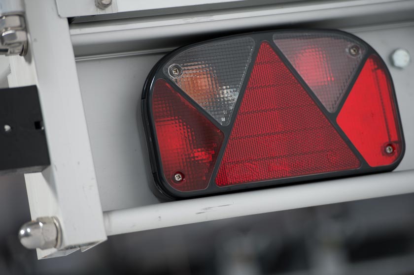 Sistema eléctrico. Nuestros remolques disponen de serie de un conector de 13 pines.