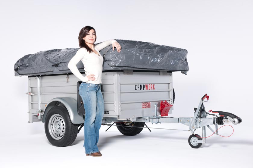 Extensión de las paredes laterales. Con la extensión opcional de las paredes laterales, la estructura del remolque puede aumentarse de 45 cm a 60 cm, lo que incrementa el volumen de carga en casi un 30%. Así se pueden transportar sin problemas objetos voluminosos y bombonas de gas (de 5 y 11 kg).