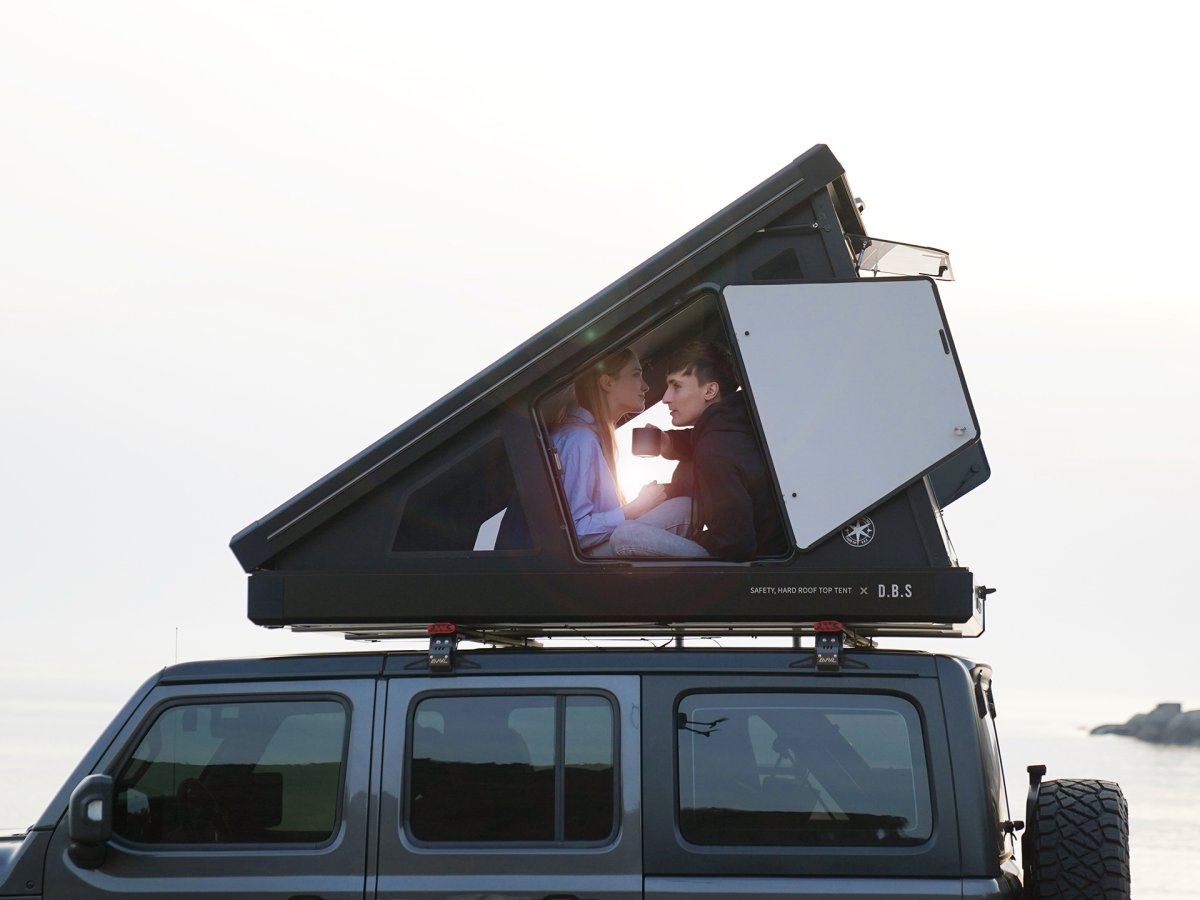 Amplio espacio para hasta 3 personas, ofrece suficiente libertad de movimiento y comodidad, perfecto para familias o grupos.