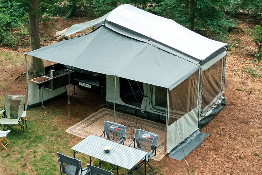Toldo LiteShade.
El LiteShade es el toldo rápido para campistas que se mueven mucho. Se monta en pocos minutos, es ligero y tiene un empaquetado compacto. Incluye dos paneles laterales extraíbles para mayor protección.