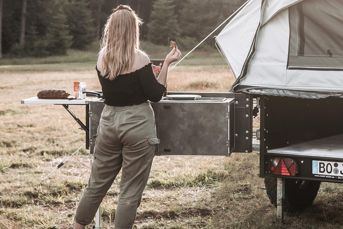 campwerk-kuechenwerk-anhaenger-kueche-02